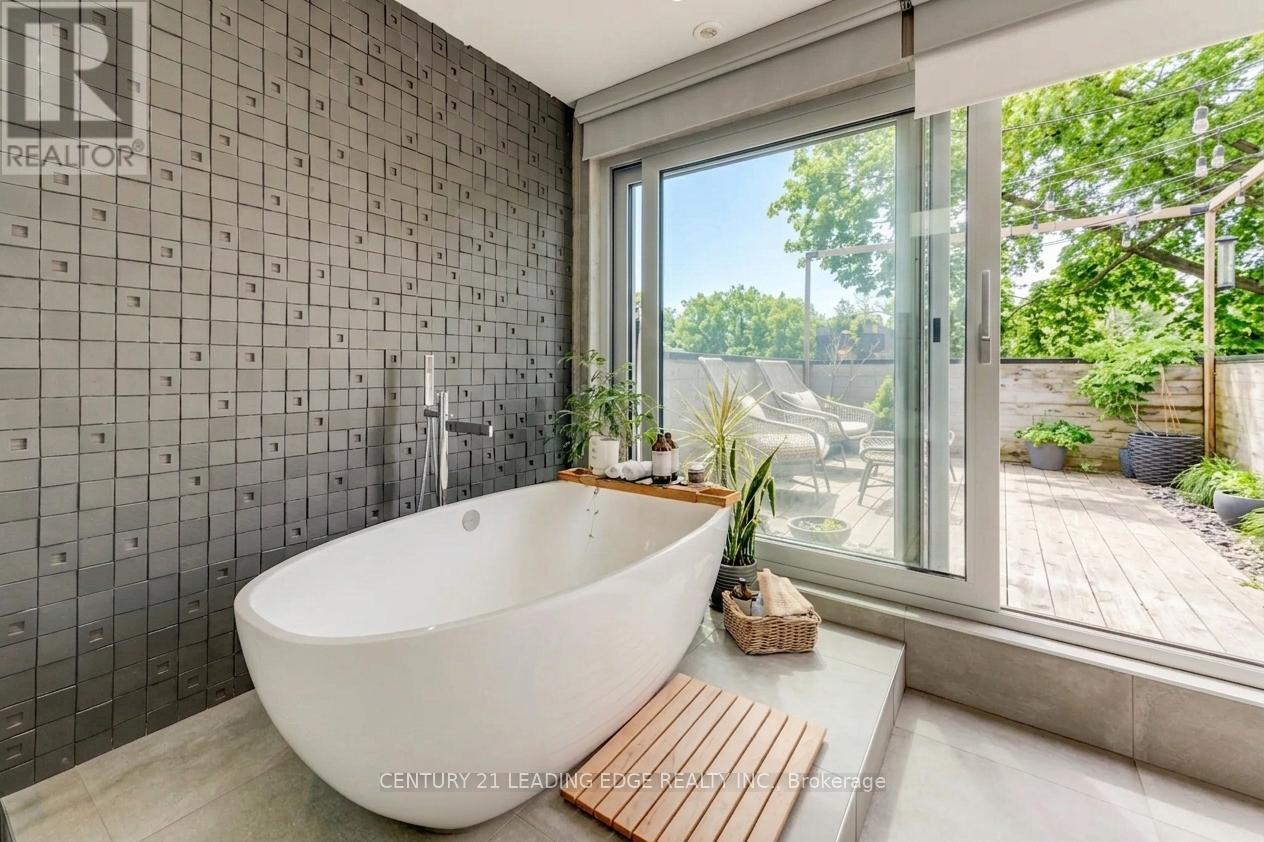 81 Dagmar Avenue, Toronto, Ontario  M4M 1V9 - Photo 38 - E13092684