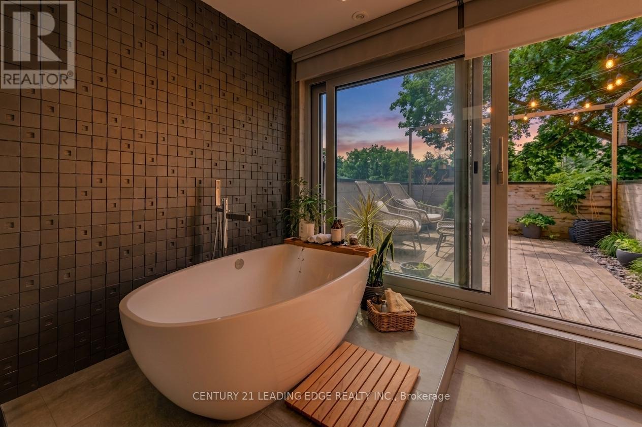 81 Dagmar Avenue, Toronto, Ontario  M4M 1V9 - Photo 39 - E13092684