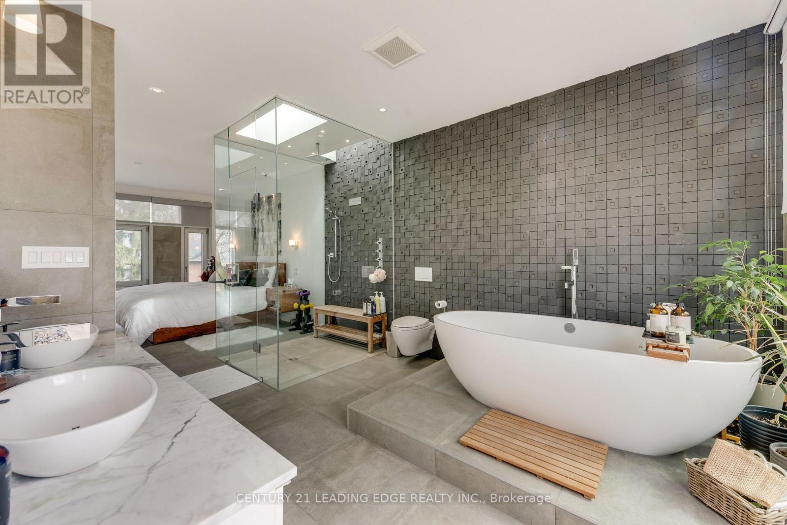 81 Dagmar Avenue, Toronto, Ontario  M4M 1V9 - Photo 40 - E13092684