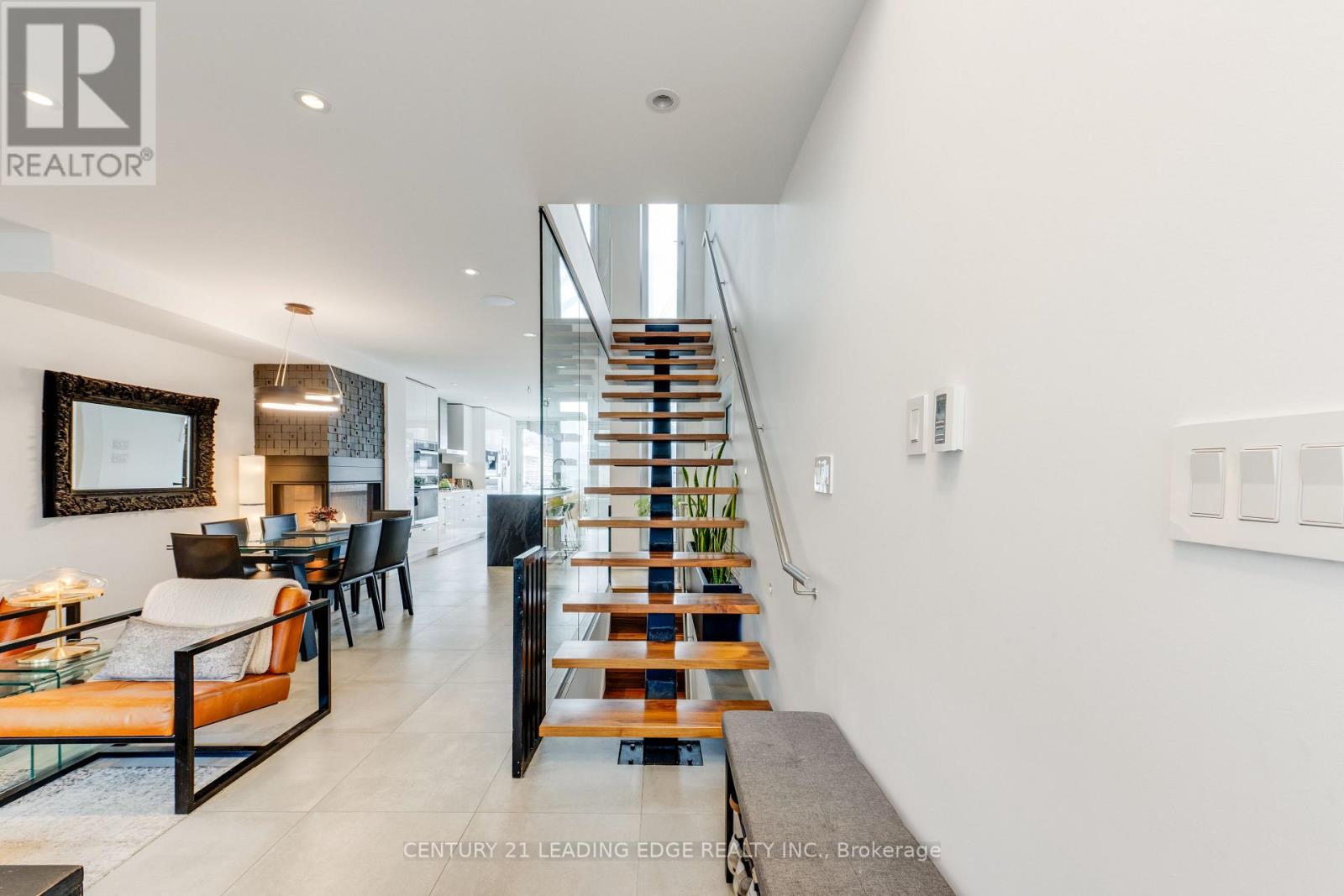 81 Dagmar Avenue, Toronto, Ontario  M4M 1V9 - Photo 6 - E13092684