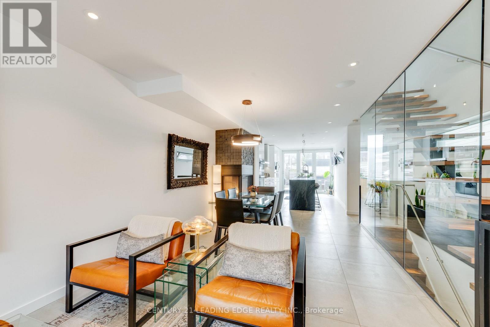 81 Dagmar Avenue, Toronto, Ontario  M4M 1V9 - Photo 7 - E13092684