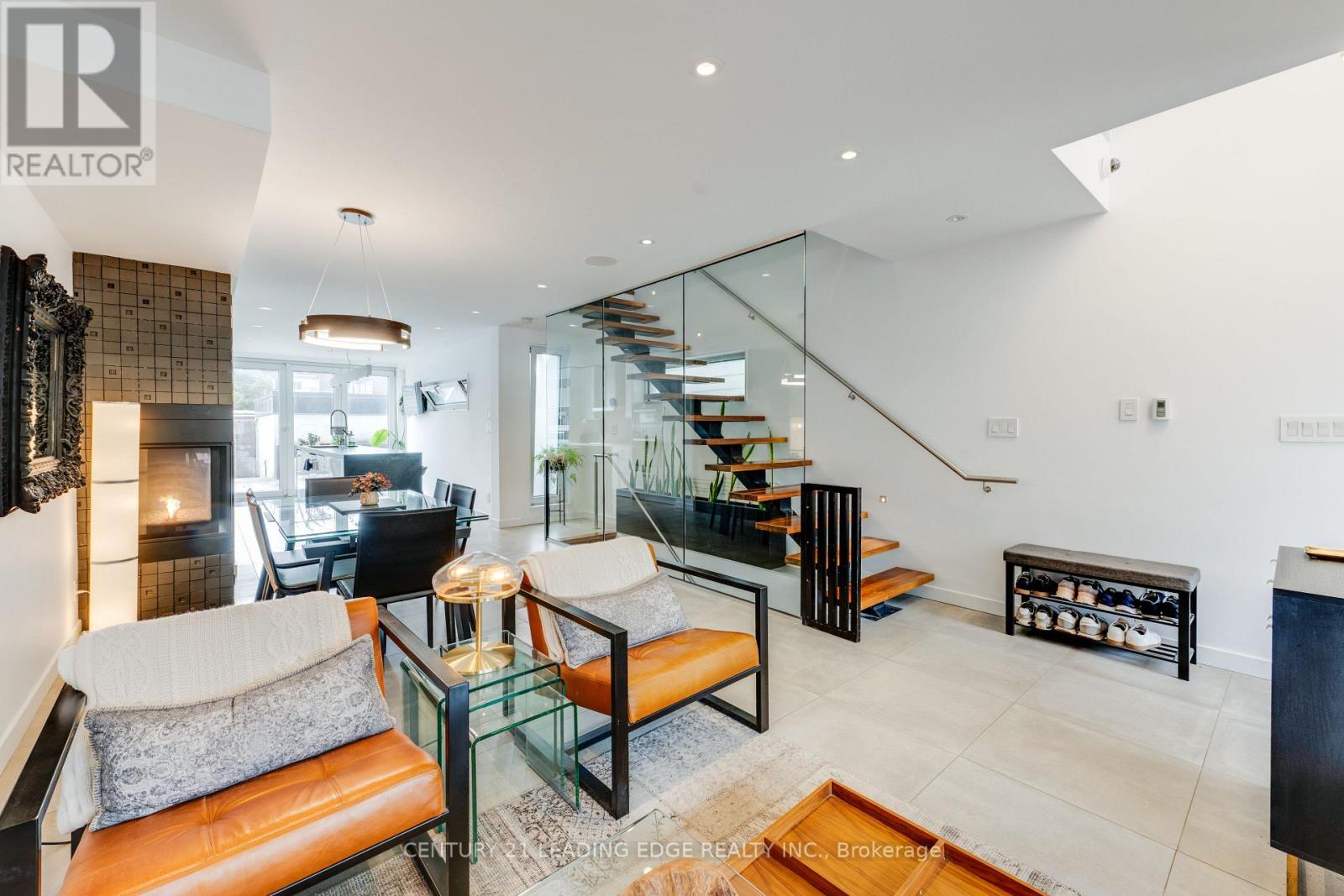 81 Dagmar Avenue, Toronto, Ontario  M4M 1V9 - Photo 8 - E13092684
