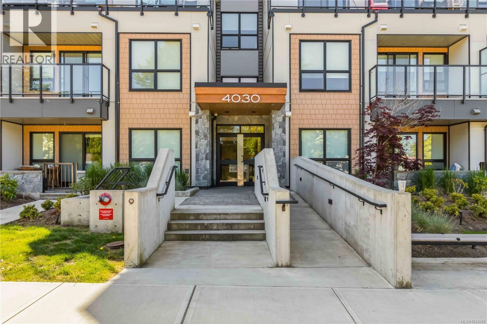 307 4030 Shelbourne St, Saanich, British Columbia  V8N 3E4 - Photo 3 - 1034966