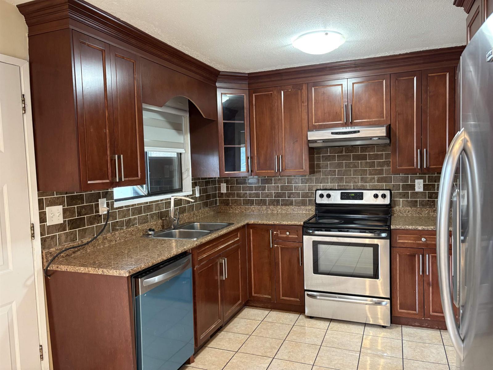 14863 87a Avenue, Surrey, British Columbia  V3S 5X4 - Photo 5 - R3106038
