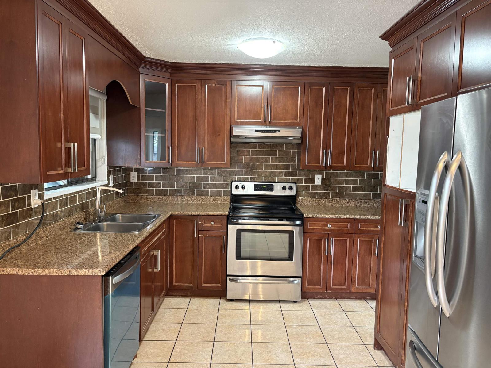 14863 87a Avenue, Surrey, British Columbia  V3S 5X4 - Photo 4 - R3106038
