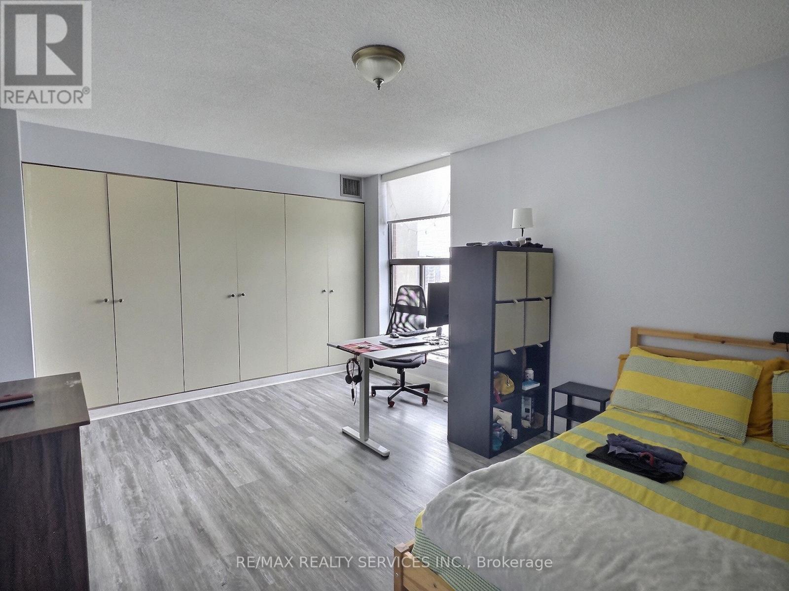 1812 - 18 Knightsbridge Road, Brampton, Ontario  L6T 3X5 - Photo 9 - W13092628