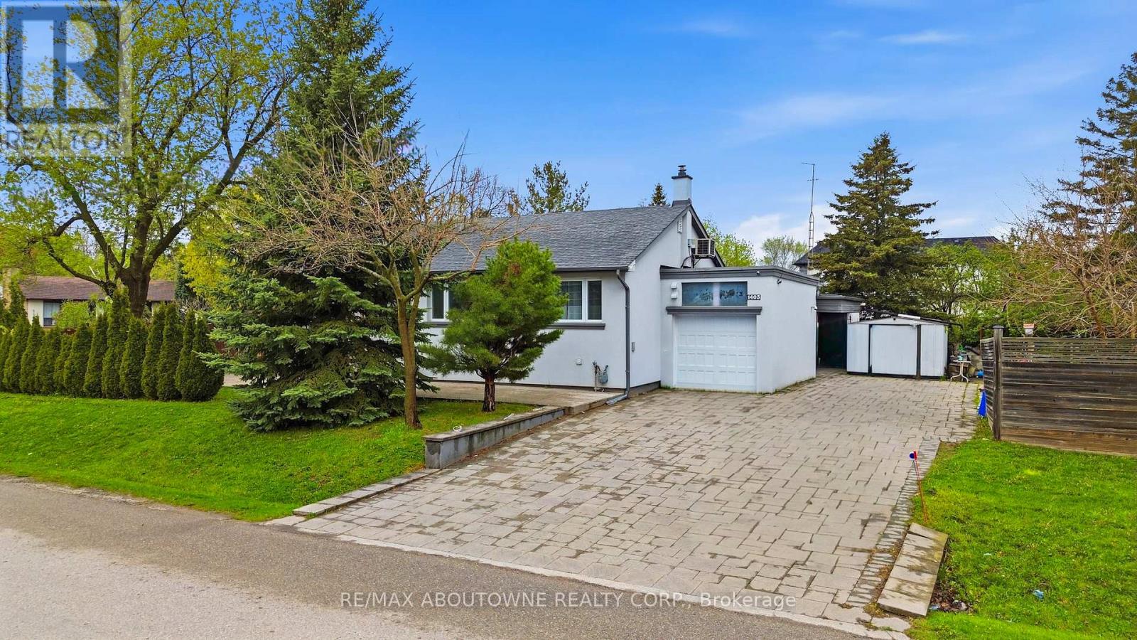 1403 Selkirk Avenue, Oakville, Ontario  L6L 2V5 - Photo 2 - W13092672