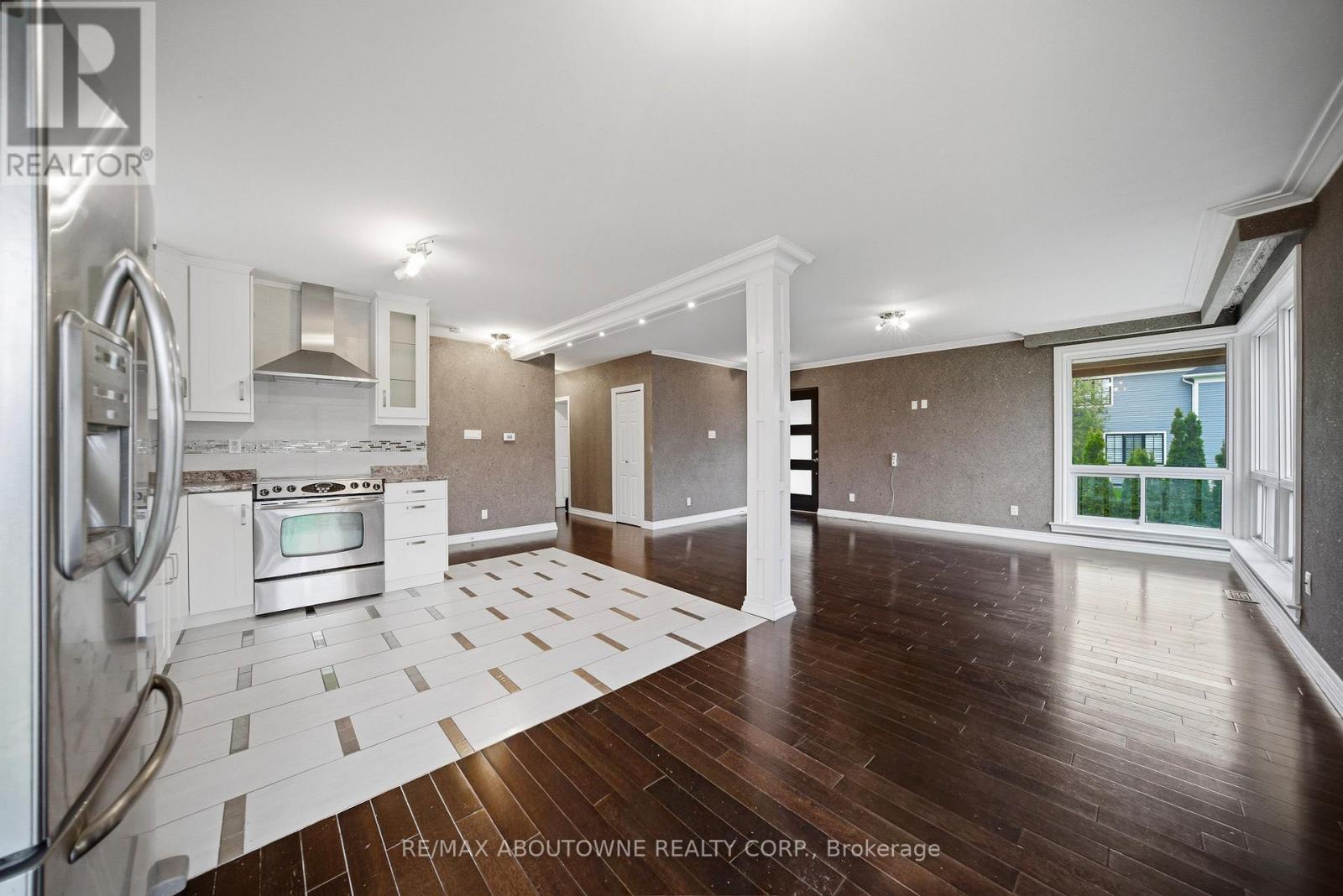 1403 Selkirk Avenue, Oakville, Ontario  L6L 2V5 - Photo 5 - W13092672