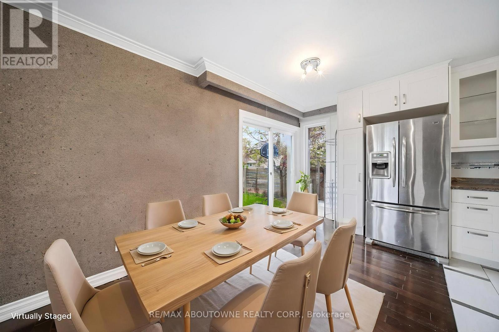 1403 Selkirk Avenue, Oakville, Ontario  L6L 2V5 - Photo 6 - W13092672