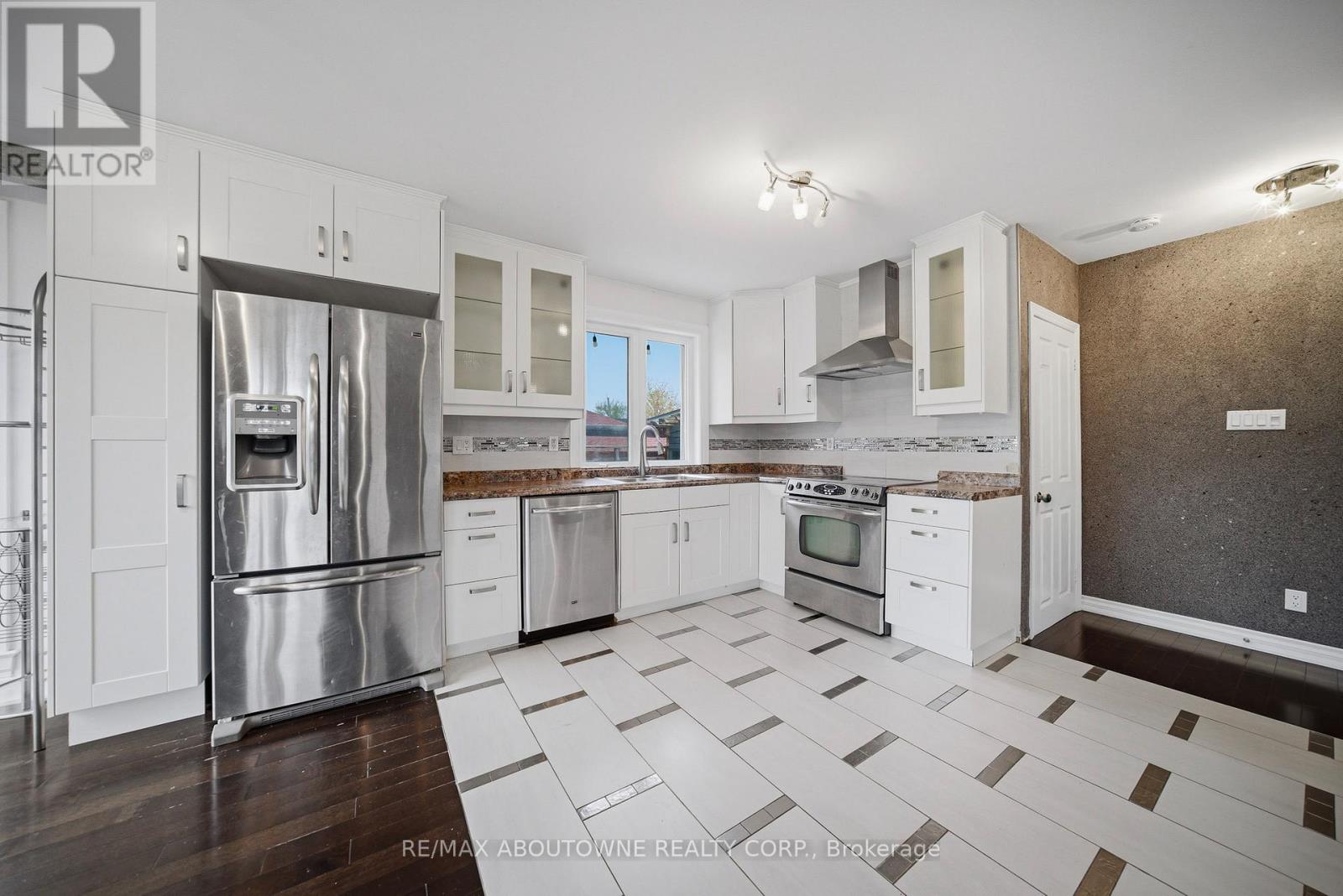 1403 Selkirk Avenue, Oakville, Ontario  L6L 2V5 - Photo 8 - W13092672