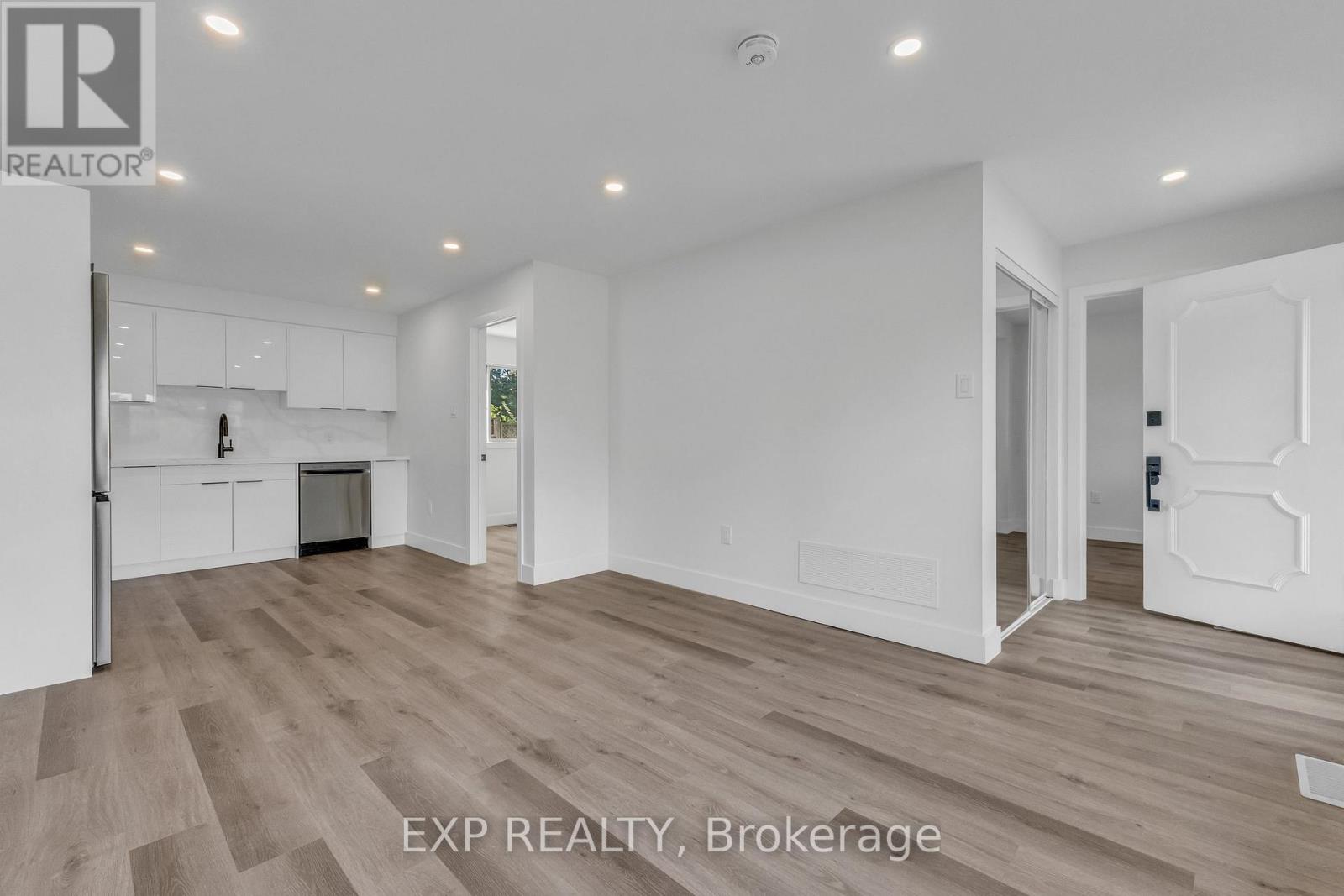 113 Green Road, Hamilton, Ontario  L8G 3W9 - Photo 3 - X13092662
