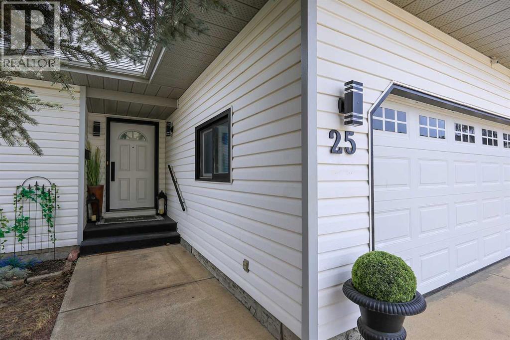 25 Kee Close, Red Deer, Alberta  T4P 3M4 - Photo 2 - A2302272