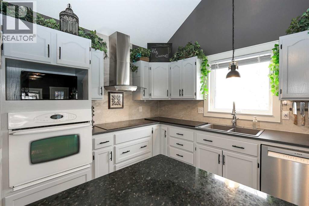 25 Kee Close, Red Deer, Alberta  T4P 3M4 - Photo 6 - A2302272