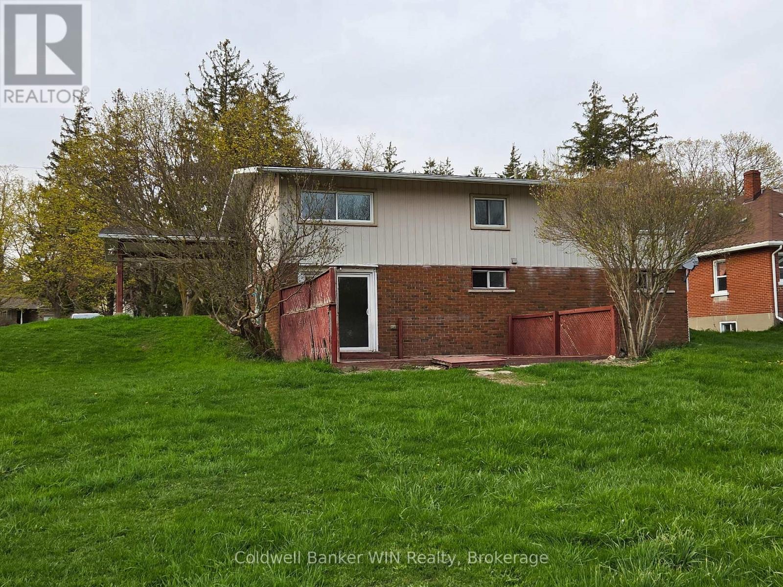 456 Queen Street W, Wellington North, Ontario  N0G 2L3 - Photo 3 - X13093010