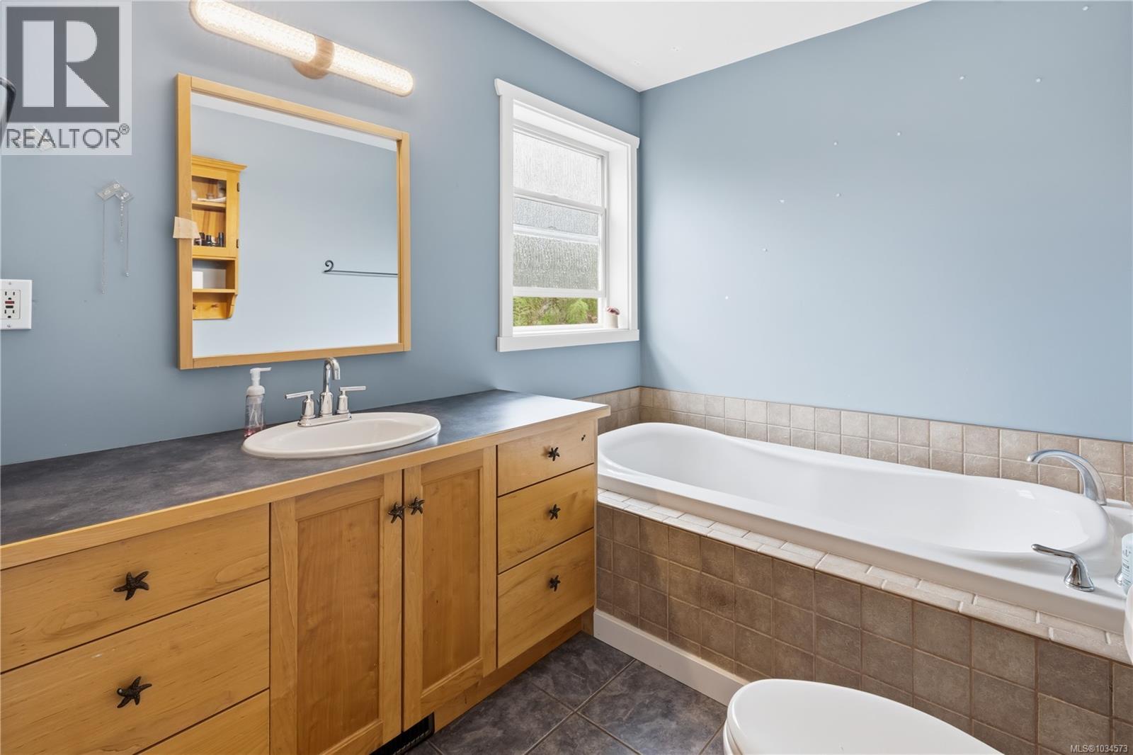 1302 Victoria Rd, Ucluelet, British Columbia  V0R 3A0 - Photo 29 - 1034573