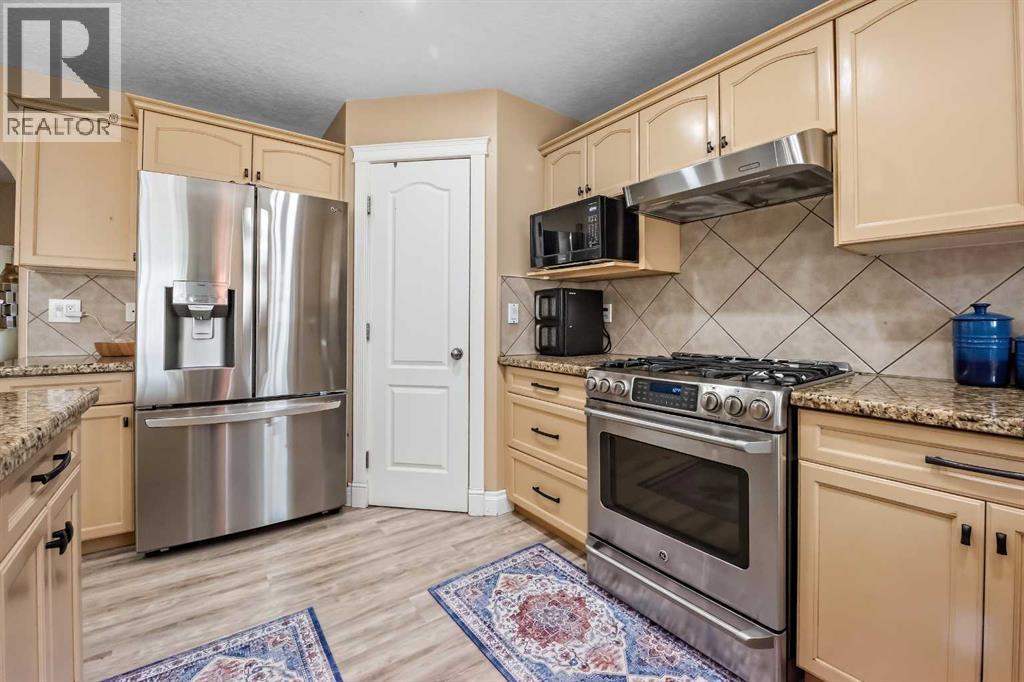 66 Royal Highland Road Nw, Calgary, Alberta  T3G 4Y4 - Photo 18 - A2297396