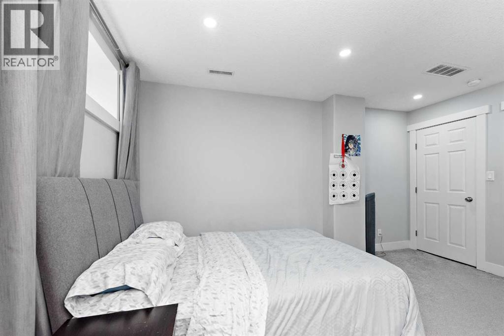 66 Royal Highland Road Nw, Calgary, Alberta  T3G 4Y4 - Photo 38 - A2297396