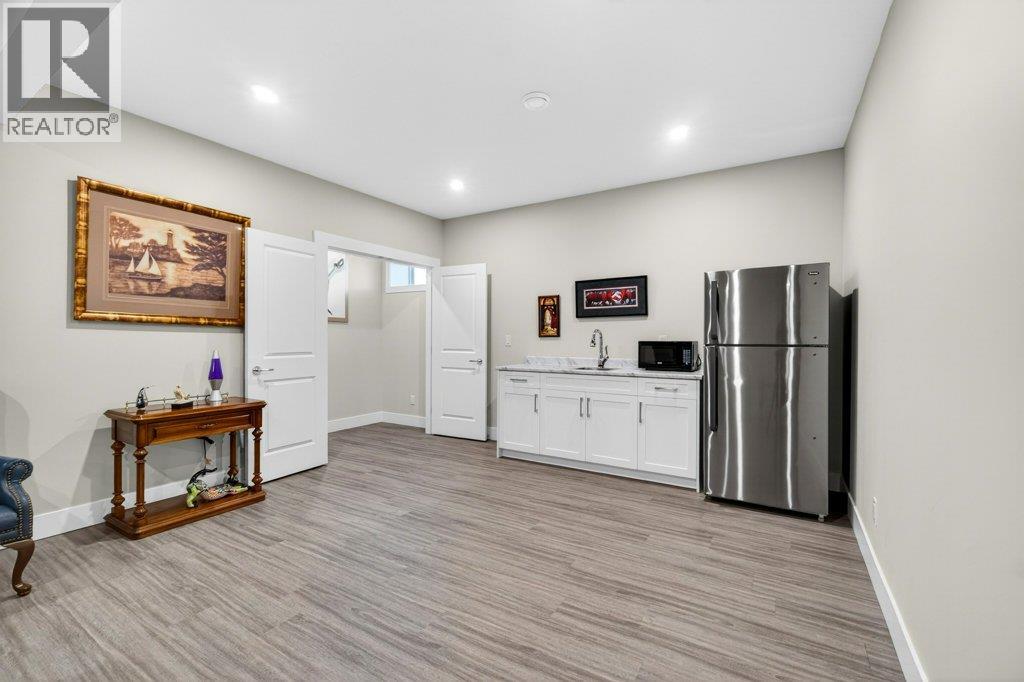1530 2 Street SE, Salmon Arm, British Columbia  V1E 0G3 - Photo 32 - 10386378