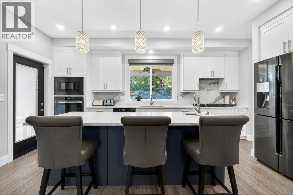 1530 2 Street SE, Salmon Arm, British Columbia  V1E 0G3 - Photo 4 - 10386378