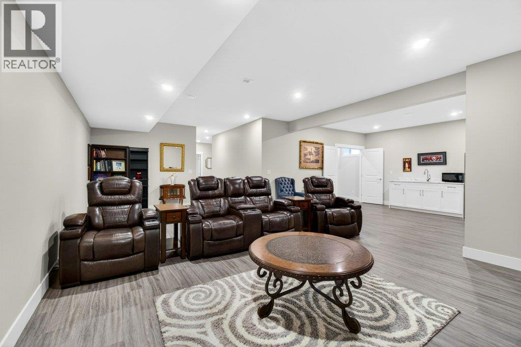 1530 2 Street SE, Salmon Arm, British Columbia  V1E 0G3 - Photo 35 - 10386378