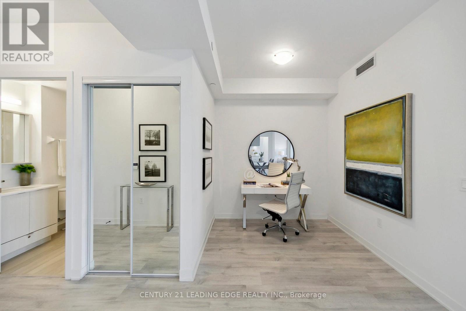 302 - 4655 Metcalfe Avenue, Mississauga, Ontario  L5M 0Z7 - Photo 2 - W12974218