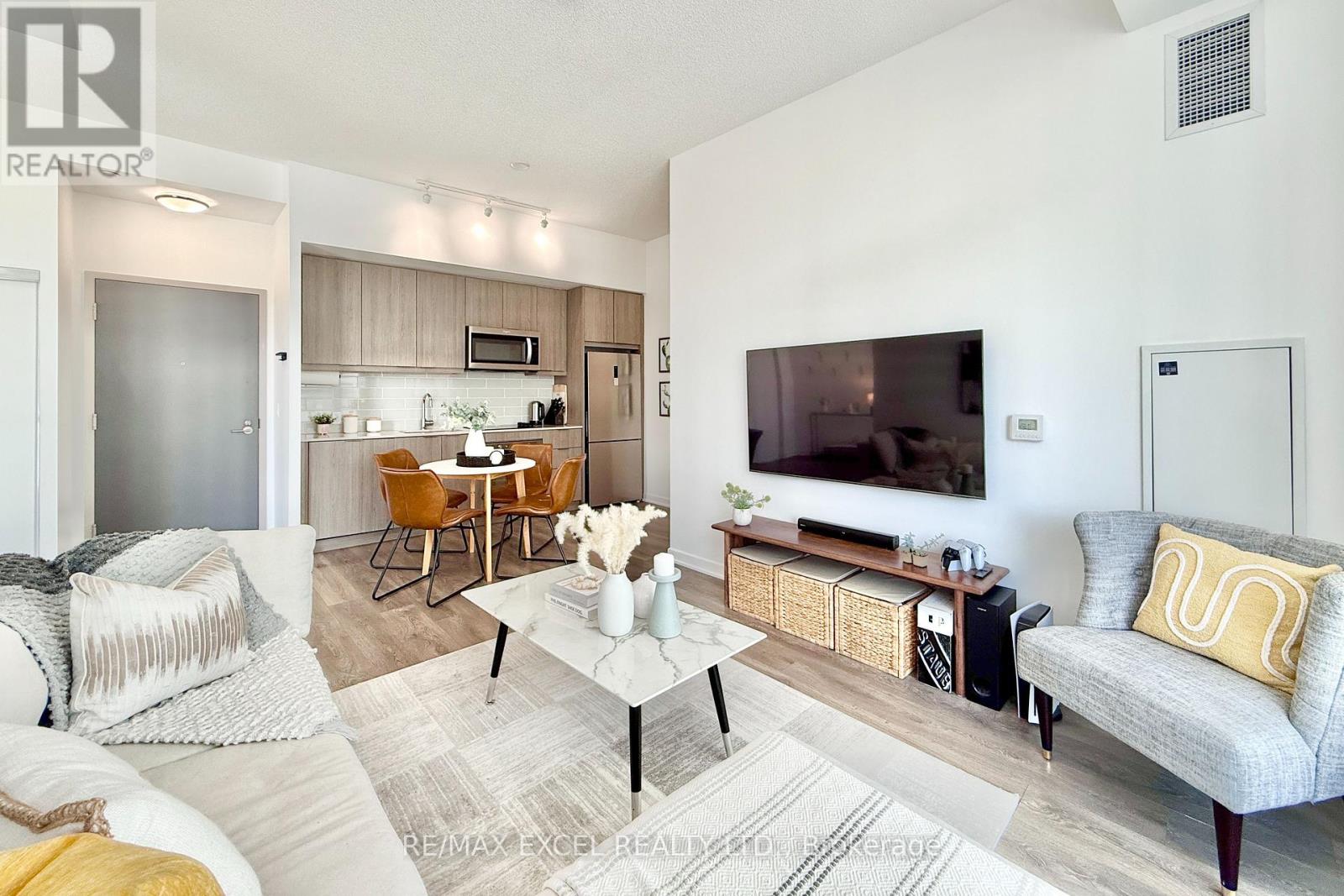 305 - 38 FOREST MANOR ROAD, Toronto, Ontario