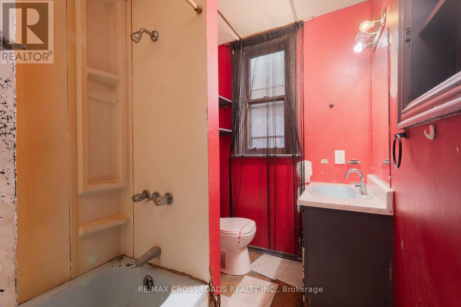 587 Palmerston Avenue, Toronto, Ontario  M6G 2R2 - Photo 28 - C13092828