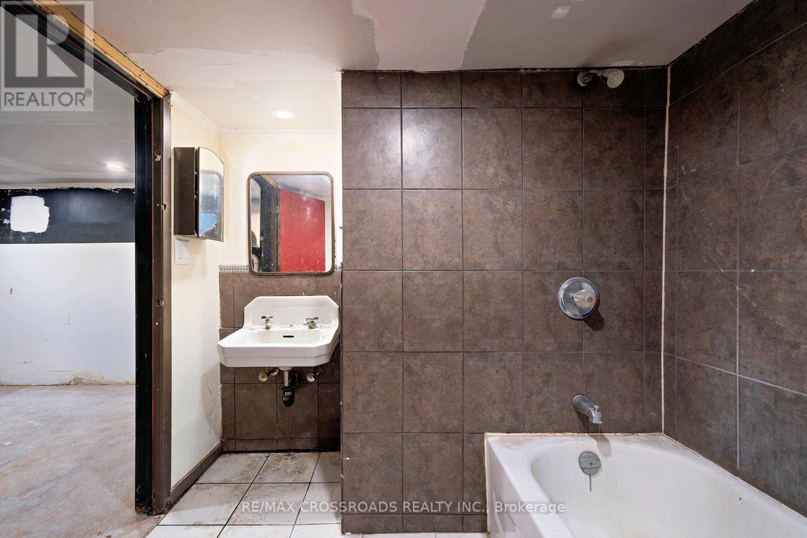 587 Palmerston Avenue, Toronto, Ontario  M6G 2R2 - Photo 38 - C13092828