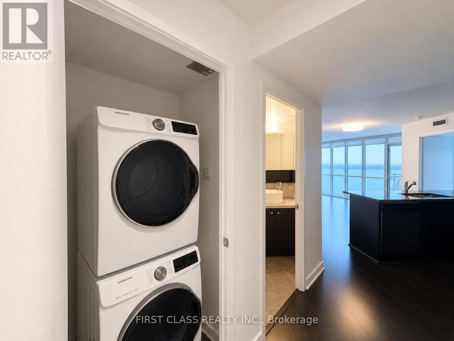 3210 - 11 Brunel Court, Toronto, Ontario  M5V 3Y3 - Photo 3 - C13092838