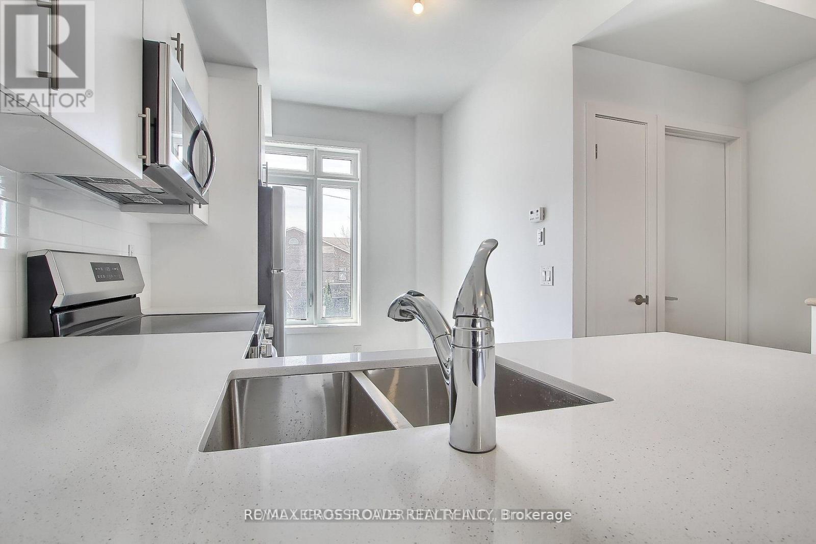 98 Bartley Drive, Toronto, Ontario  M4A 0A9 - Photo 10 - C13092926