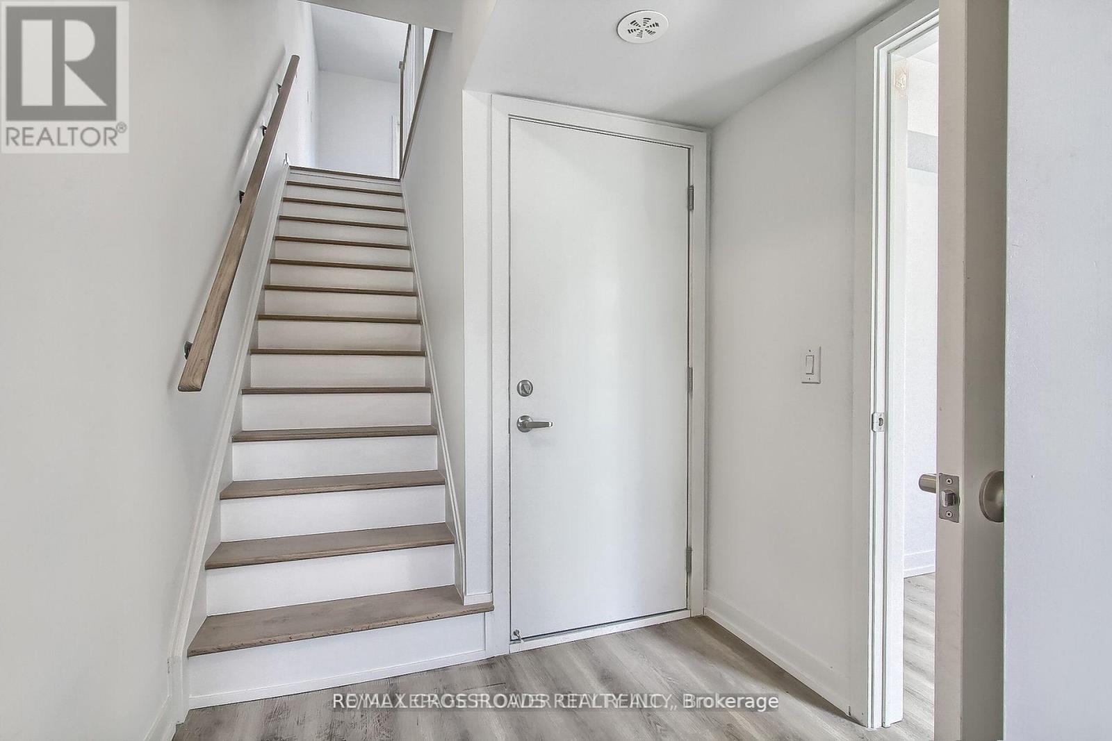 98 Bartley Drive, Toronto, Ontario  M4A 0A9 - Photo 6 - C13092926