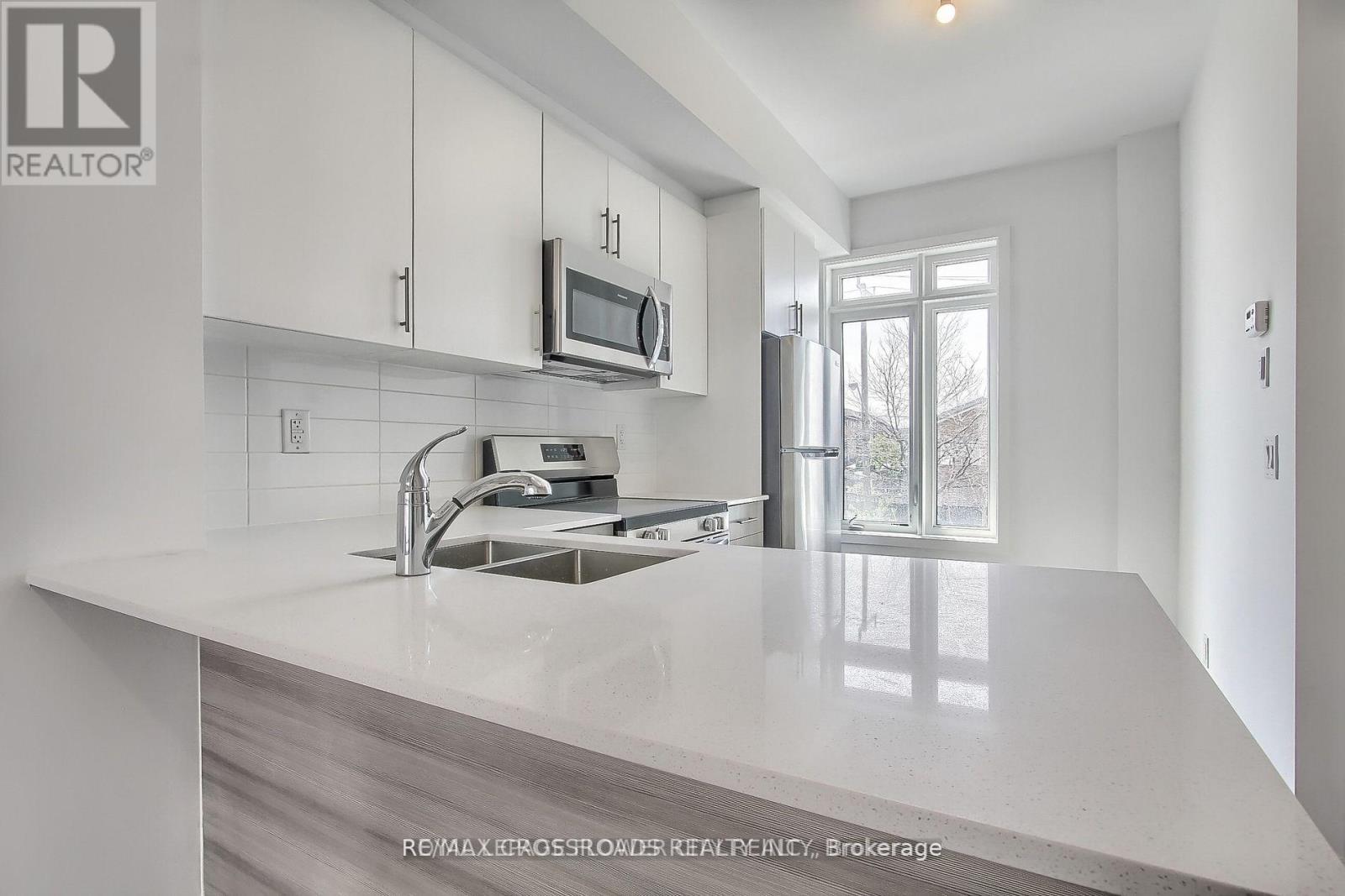 98 Bartley Drive, Toronto, Ontario  M4A 0A9 - Photo 9 - C13092926