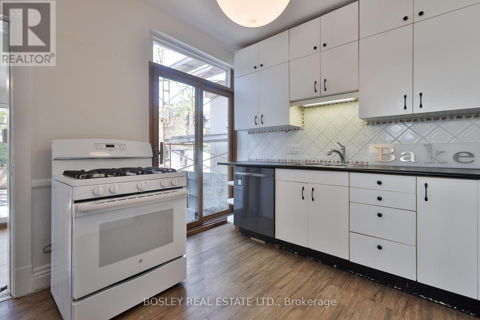 15 Kendal Avenue, Toronto, Ontario  M5R 1L5 - Photo 9 - C13092948