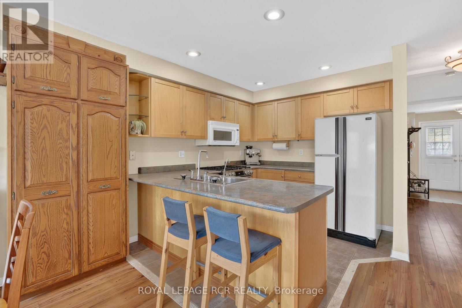15 Dominion Gardens Drive, Halton Hills, Ontario  L7G 6A9 - Photo 4 - W13091504