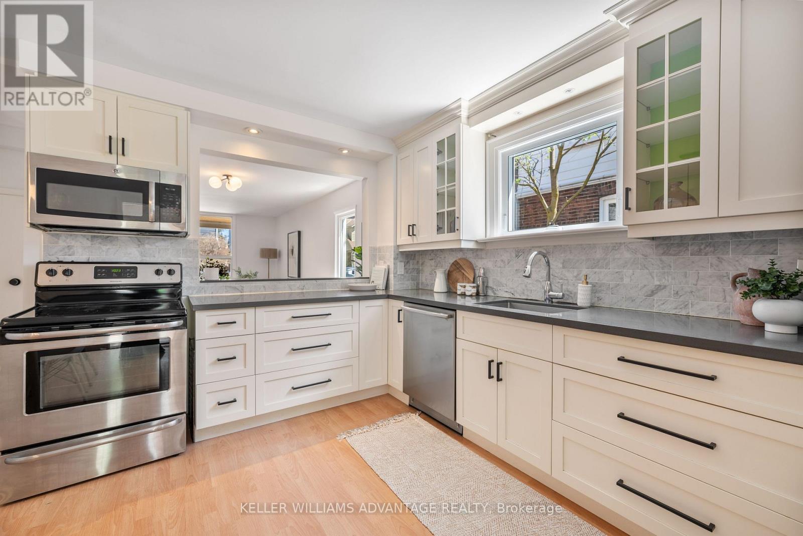 60 Wayland Avenue, Toronto, Ontario  M4E 3C9 - Photo 10 - E13092786