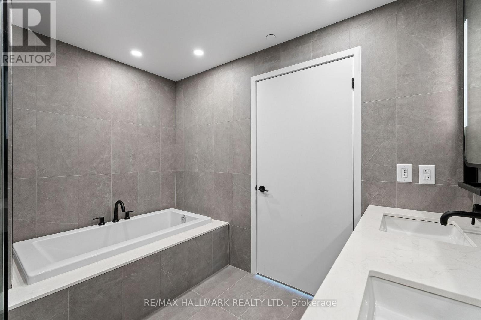 1113 - 1050 Eastern Avenue, Toronto, Ontario  M4L 0B7 - Photo 17 - E13092870
