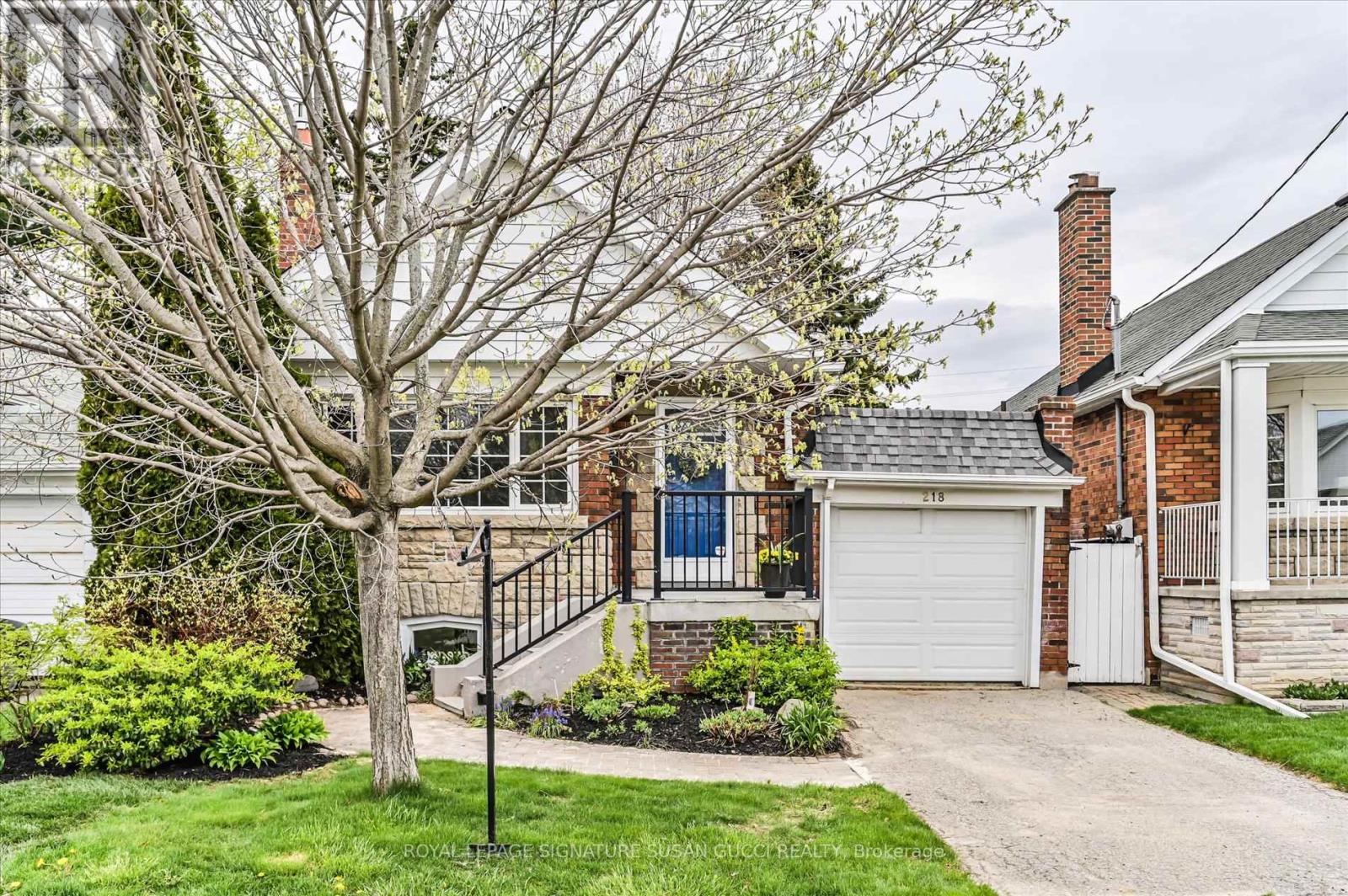 218 Glenwood Crescent, Toronto, Ontario  M4B 1K4 - Photo 1 - E13092908