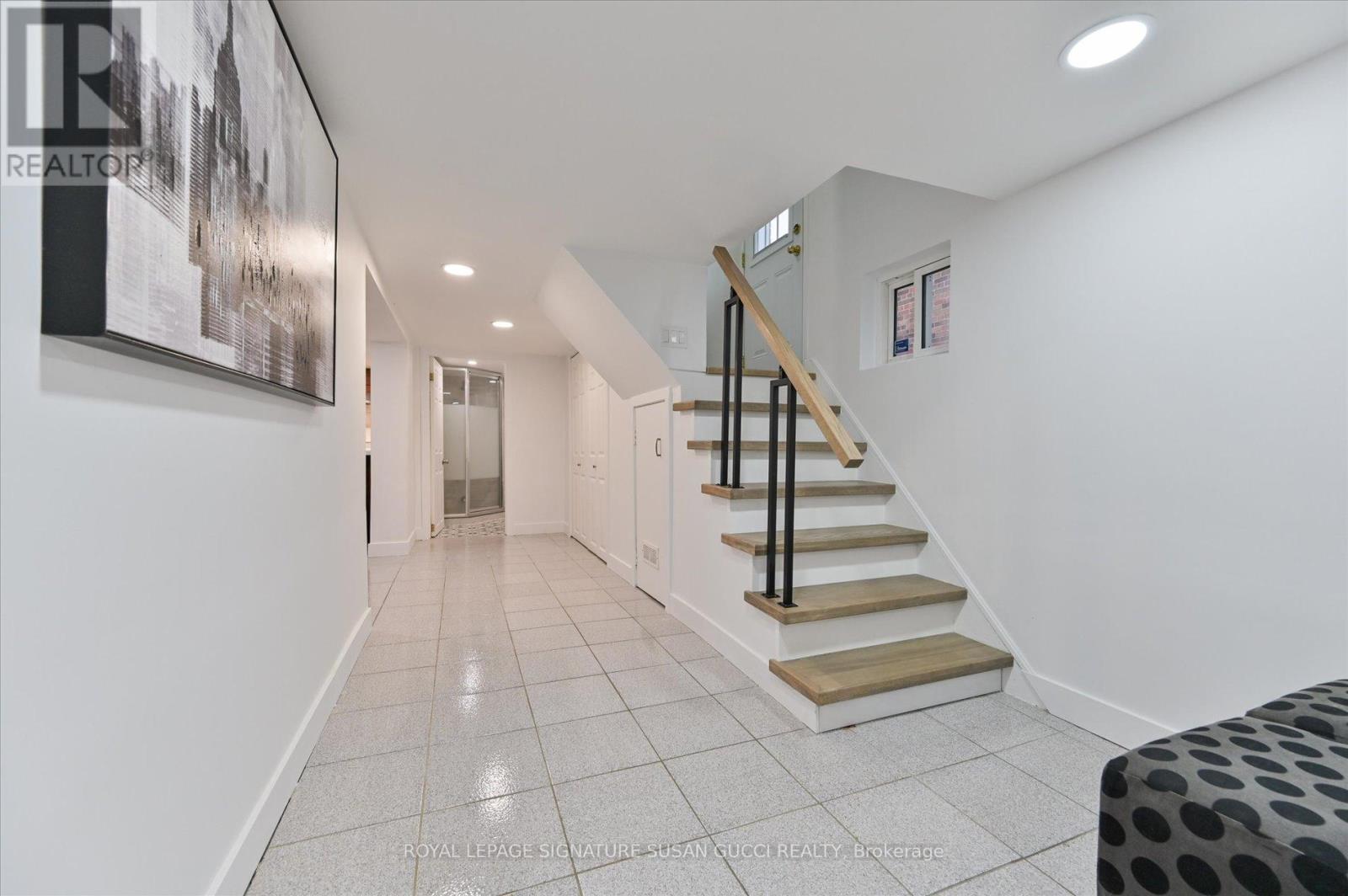 218 Glenwood Crescent, Toronto, Ontario  M4B 1K4 - Photo 16 - E13092908