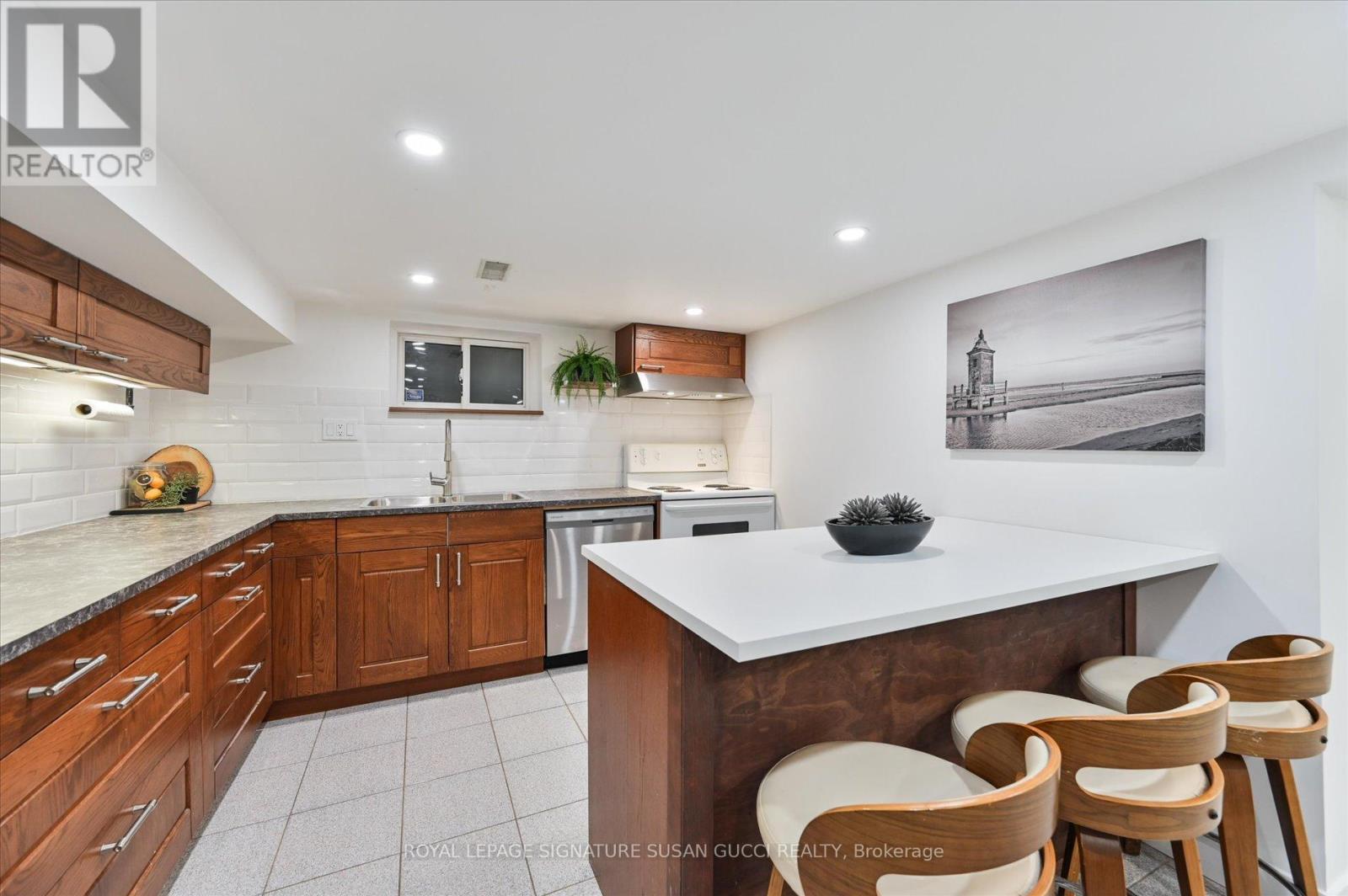 218 Glenwood Crescent, Toronto, Ontario  M4B 1K4 - Photo 18 - E13092908