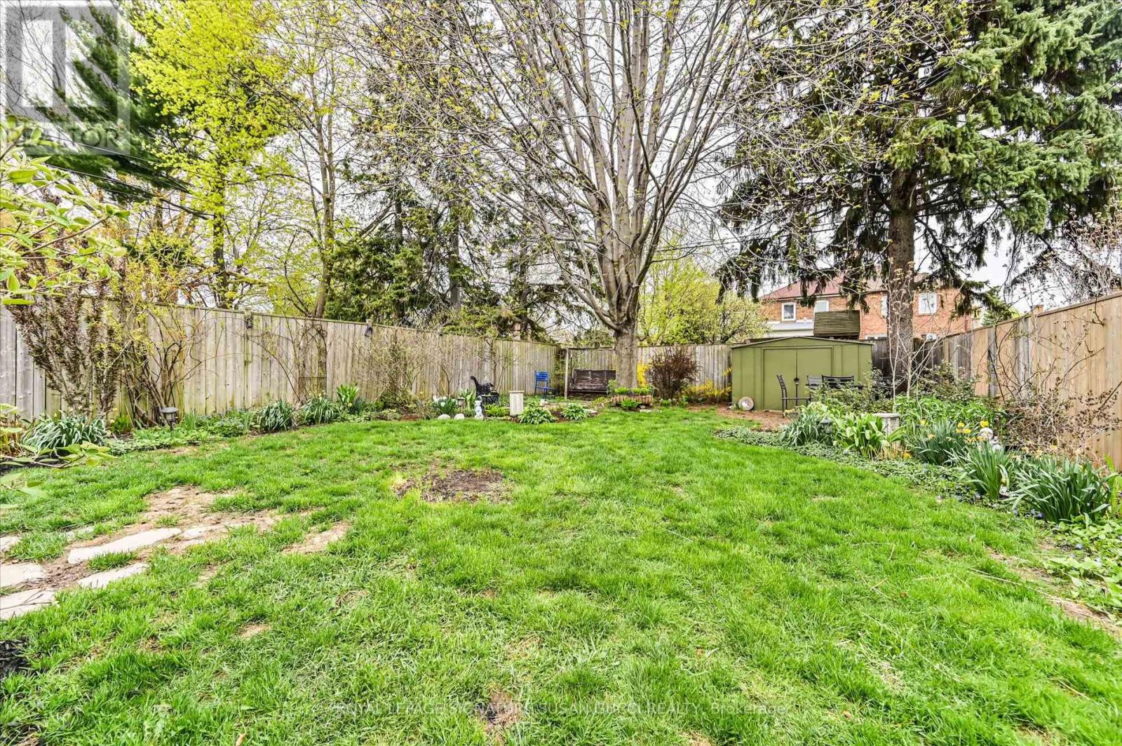 218 Glenwood Crescent, Toronto, Ontario  M4B 1K4 - Photo 24 - E13092908