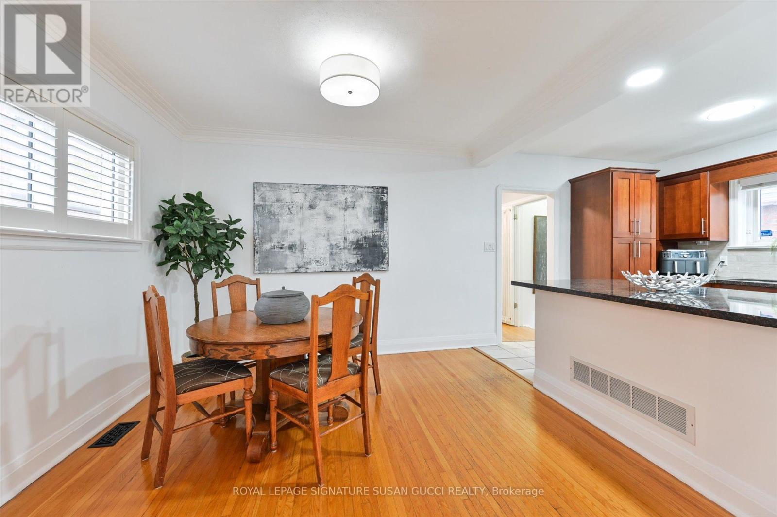 218 Glenwood Crescent, Toronto, Ontario  M4B 1K4 - Photo 7 - E13092908