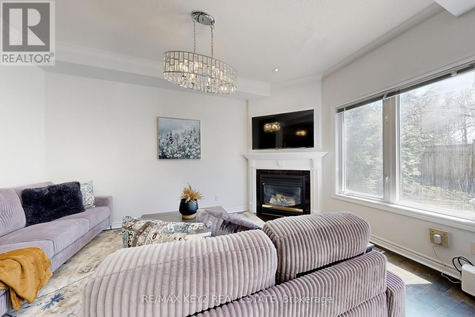 29 Woodhaven Crescent, Richmond Hill, Ontario  L4E 3T1 - Photo 8 - N13092854