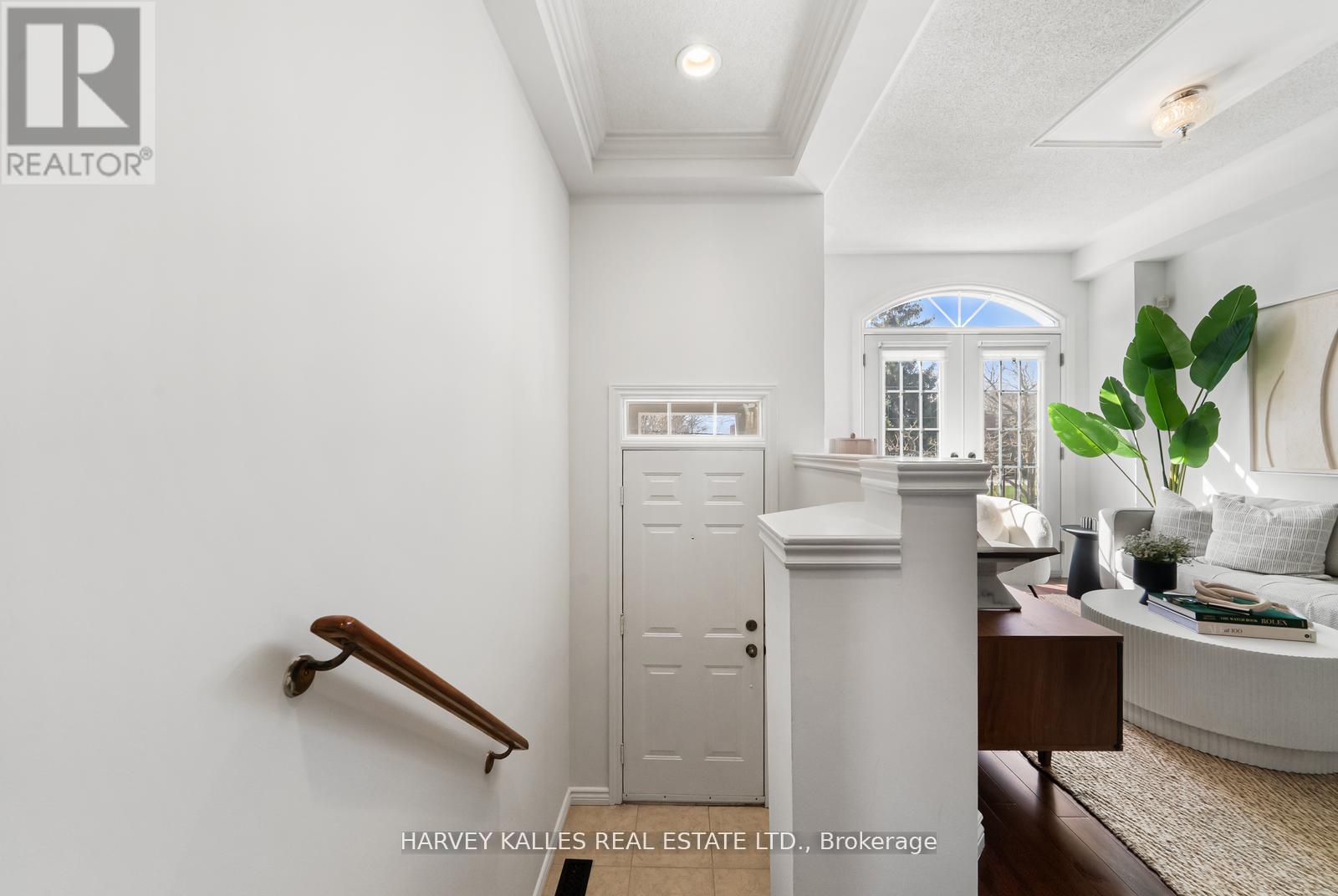 27 Benson Avenue, Richmond Hill, Ontario  L4C 4E5 - Photo 5 - N13092858