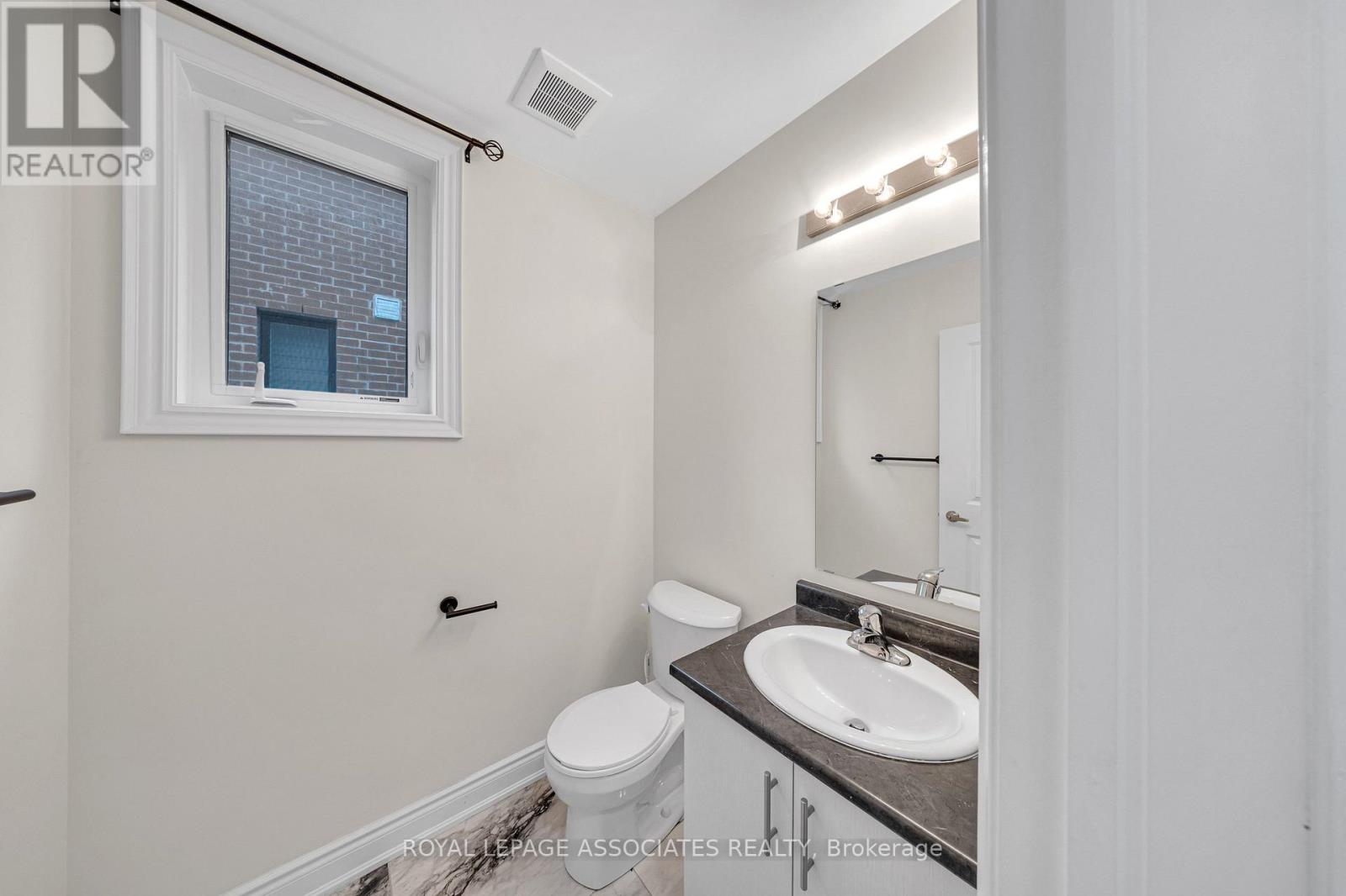 21 John Dallimore Drive, Georgina, Ontario  L4P 0S6 - Photo 5 - N13092878