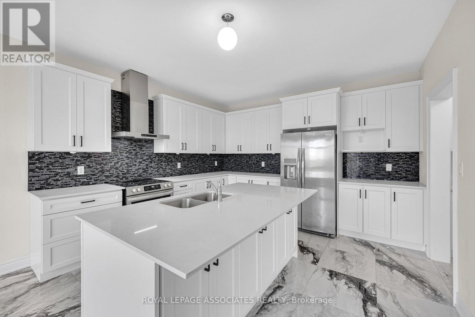 21 John Dallimore Drive, Georgina, Ontario  L4P 0S6 - Photo 9 - N13092878
