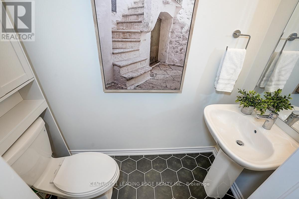 32 William Shearn Crescent, Markham, Ontario  L6C 3J4 - Photo 8 - N13092910
