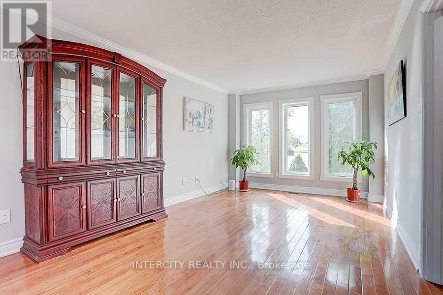 57 Yorkland Street, Richmond Hill, Ontario  L4C 9Z4 - Photo 4 - N13092914