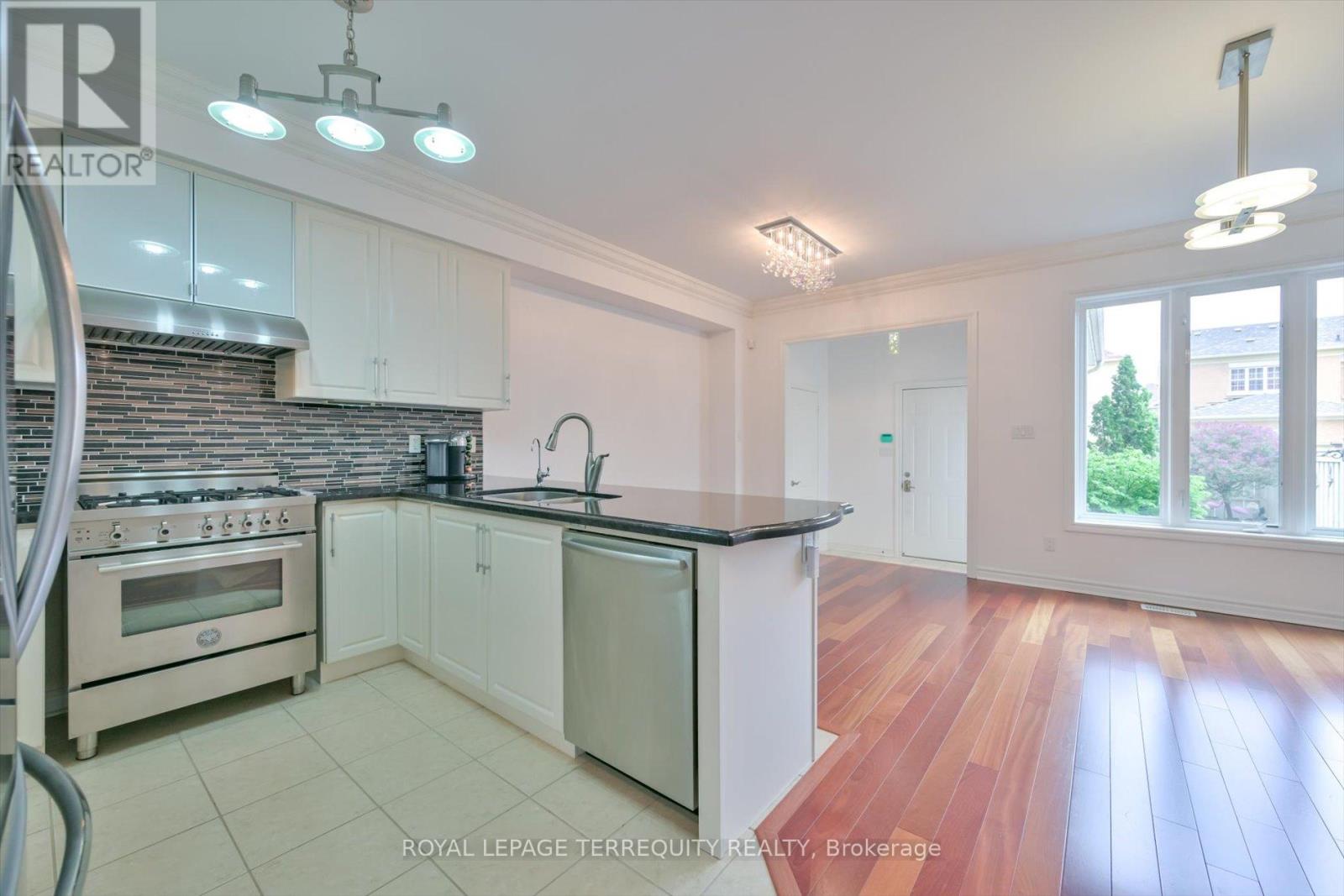 10461 Woodbine Avenue, Markham, Ontario  L6C 1J1 - Photo 10 - N13092984