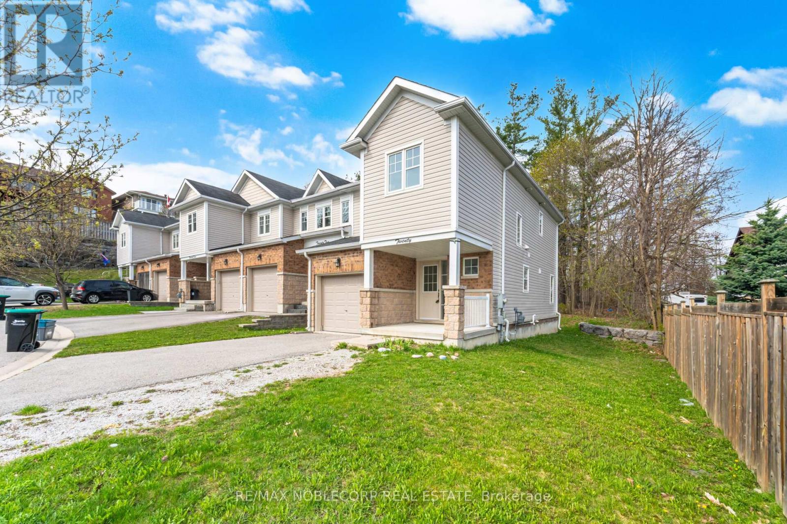 20 Peartree Court, Barrie (Allandale Heights), Ontario  L4N 6N7 - Photo 4 - S13092894