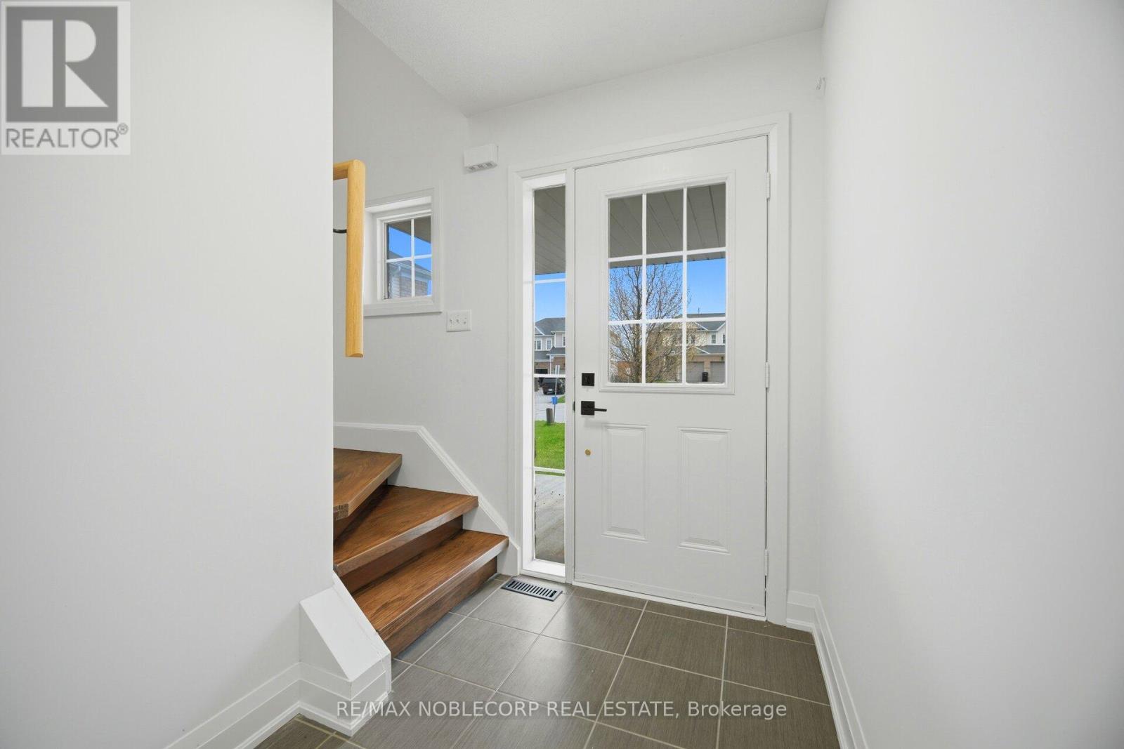 20 Peartree Court, Barrie (Allandale Heights), Ontario  L4N 6N7 - Photo 8 - S13092894